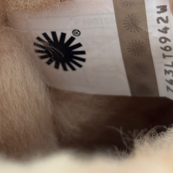 UGG Classic Mini Boots Chestnut Men’s 8 (Fits Women’s 9) - Picture 9 of 10